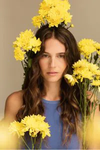 About Blank flores - Representación gráfica del concepto floral en la comunicación visual de About Blank.